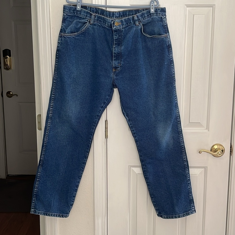 WRANGLER MEN’s jeans. Size 40x30. Waist 38”, inseam28.5.